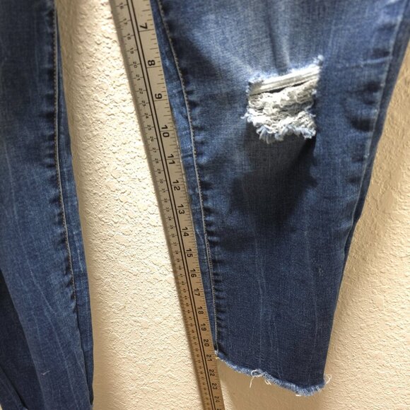 Maurices Distressed Skinny Capri Jeans - Size 6‎ - Picture 6 of 10
